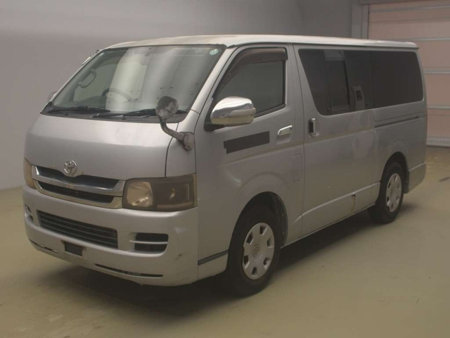 TOYOTA HIACE — фото
