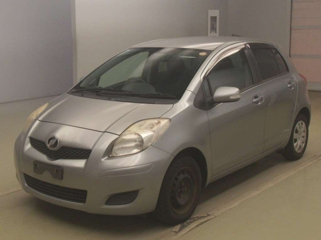 TOYOTA VITZ — фото