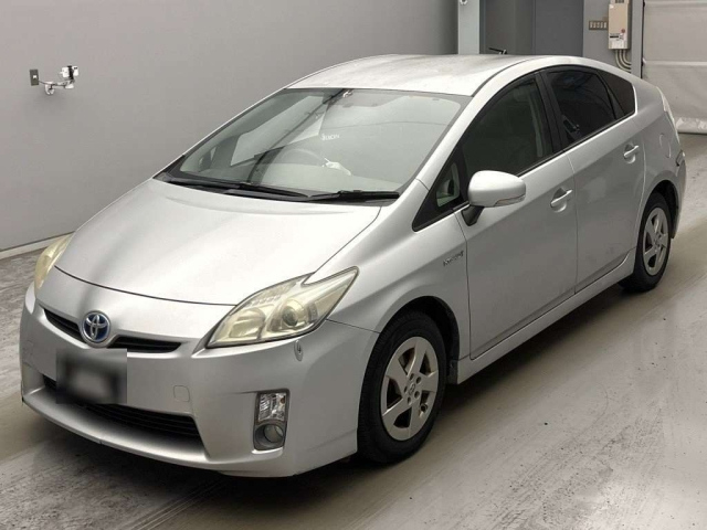 TOYOTA PRIUS — фото