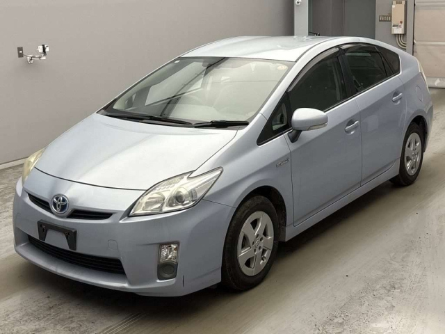 TOYOTA PRIUS — фото