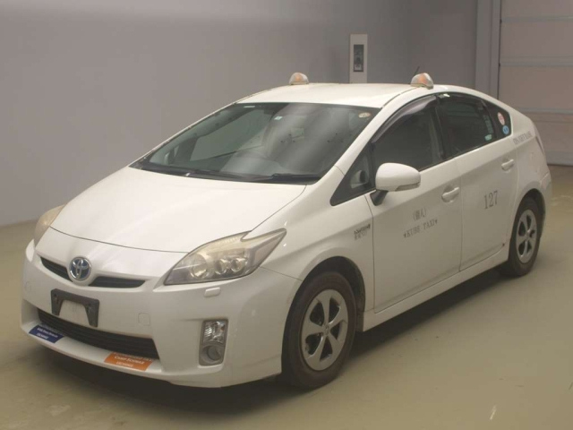 TOYOTA PRIUS — фото