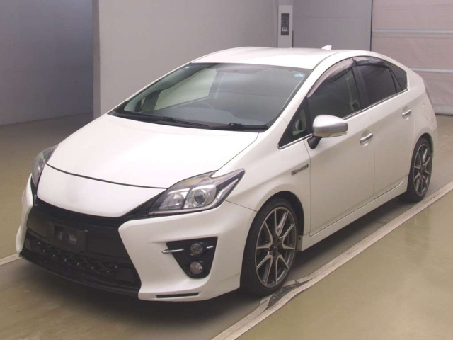 TOYOTA PRIUS — фото