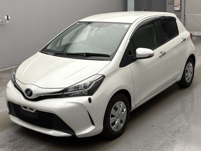 TOYOTA VITZ — фото