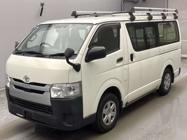 TOYOTA HIACE — фото