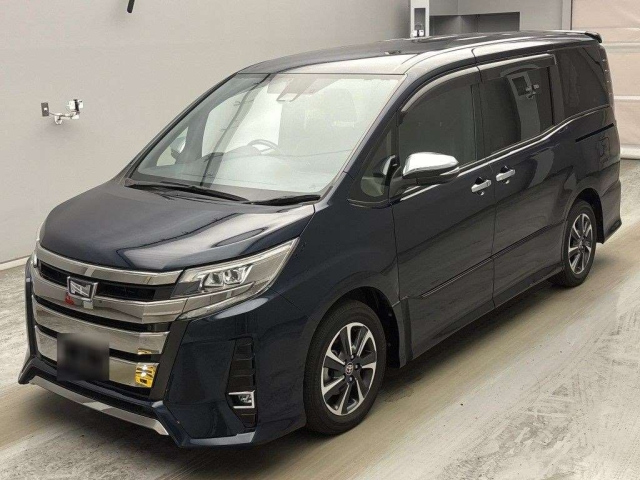TOYOTA NOAH — фото