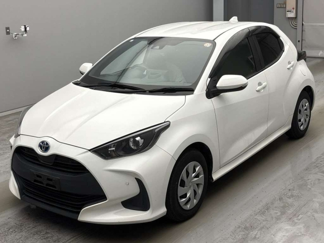 TOYOTA YARIS — фото