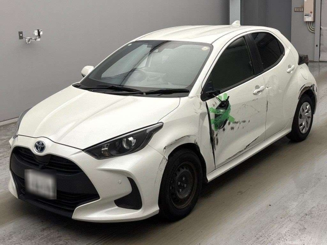 TOYOTA YARIS — фото