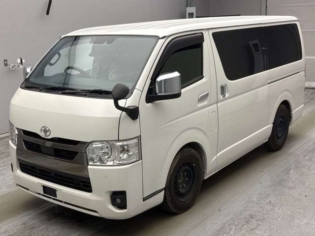 TOYOTA HIACE — фото