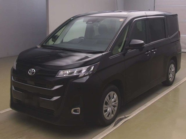 TOYOTA NOAH — фото