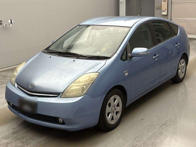 TOYOTA PRIUS — фото