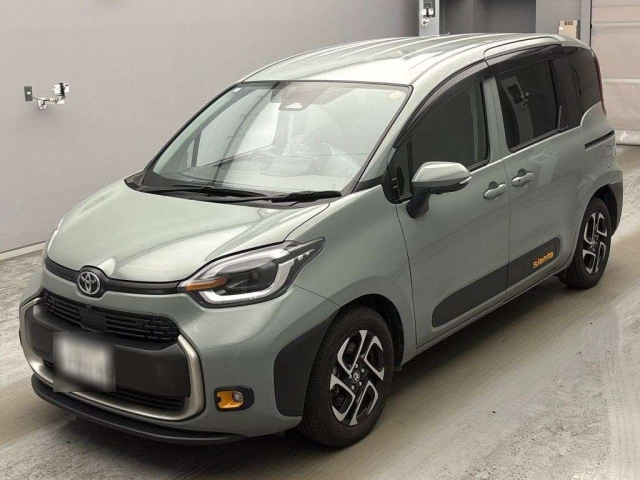 TOYOTA SIENTA — фото