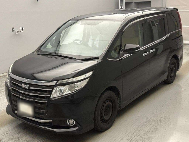 TOYOTA NOAH — фото