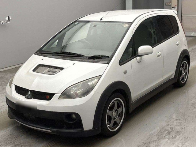 MITSUBISHI COLT — фото