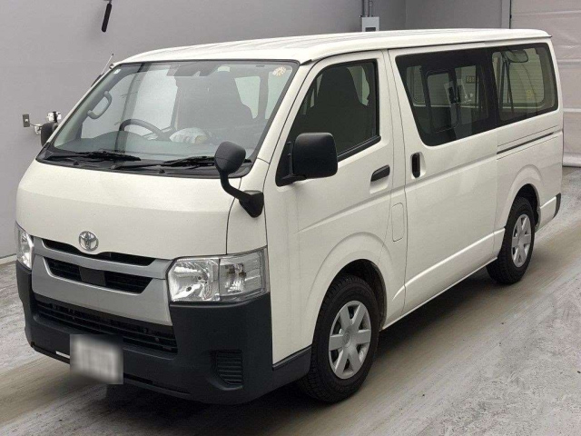 TOYOTA HIACE — фото