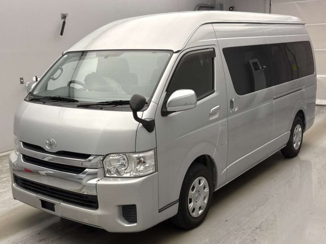 TOYOTA HIACE — фото