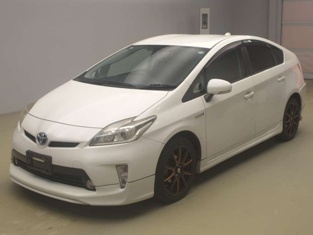 TOYOTA PRIUS — фото