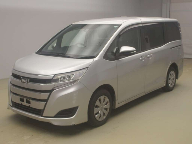 TOYOTA NOAH — фото
