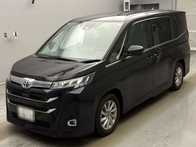TOYOTA NOAH — фото