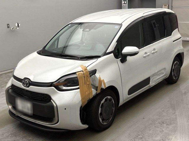 TOYOTA SIENTA — фото