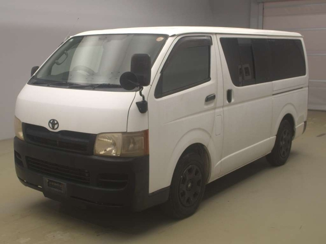 TOYOTA HIACE — фото