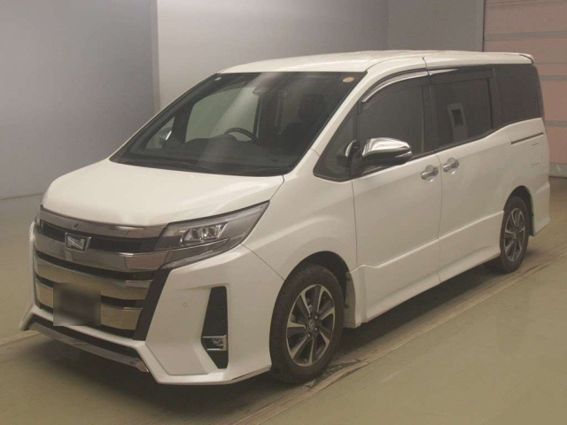 TOYOTA NOAH — фото
