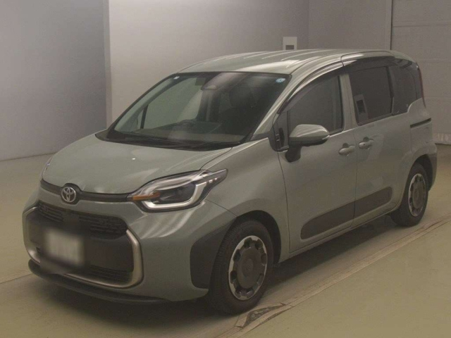 TOYOTA SIENTA — фото
