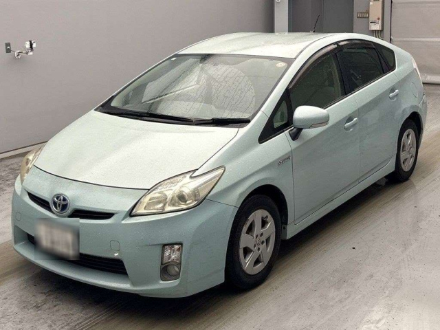 TOYOTA PRIUS — фото