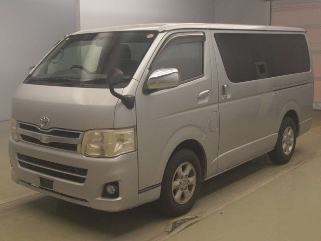 TOYOTA HIACE — фото