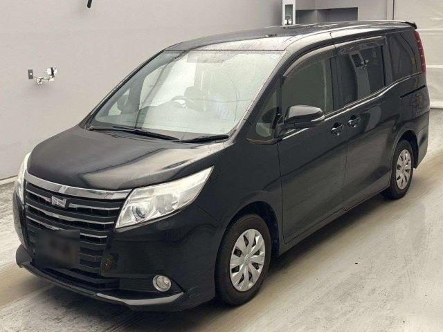 TOYOTA NOAH — фото