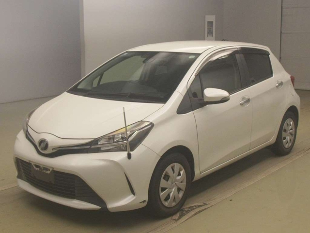 TOYOTA VITZ — фото
