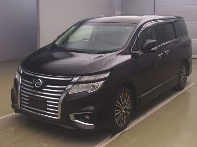 NISSAN ELGRAND — фото