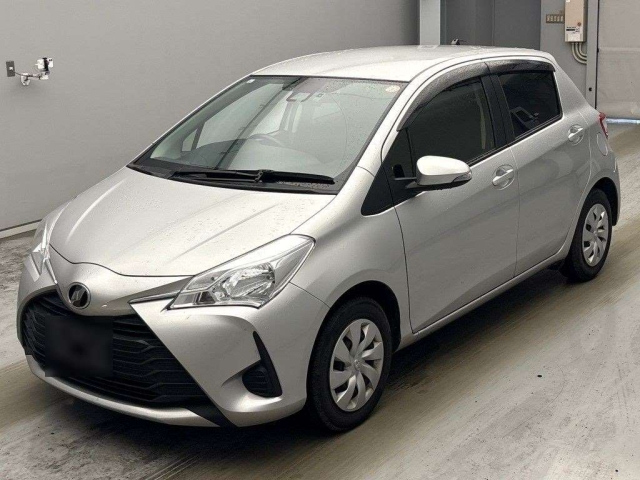 TOYOTA VITZ — фото