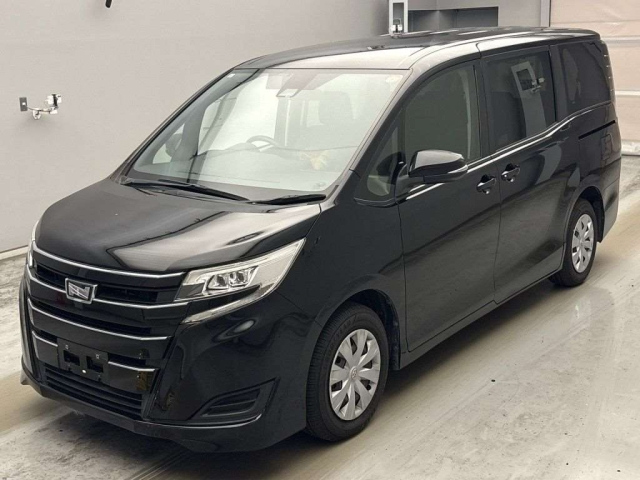 TOYOTA NOAH — фото