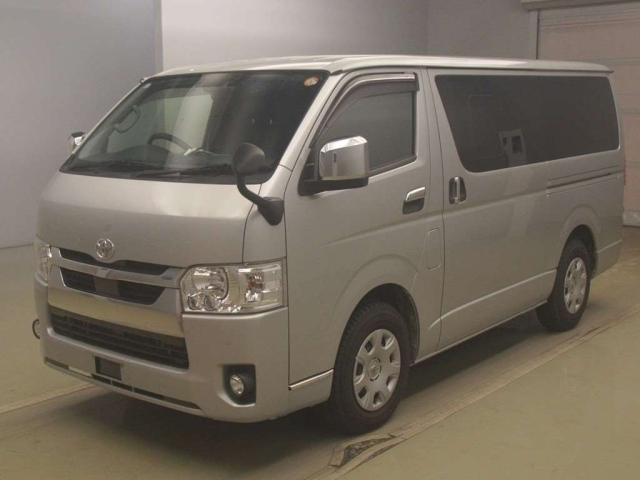 TOYOTA HIACE — фото