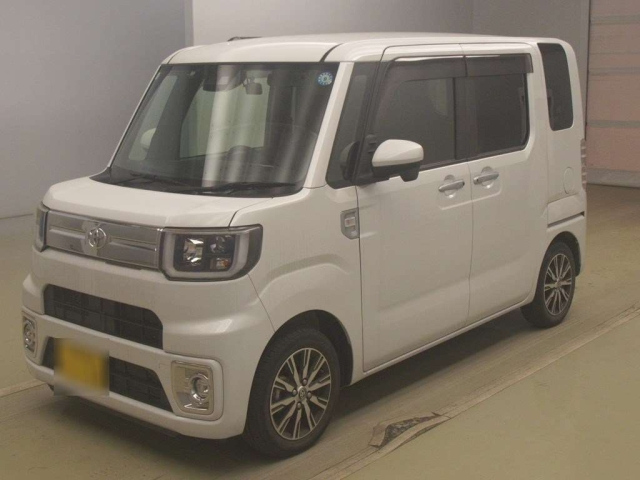 TOYOTA PIXIS — фото