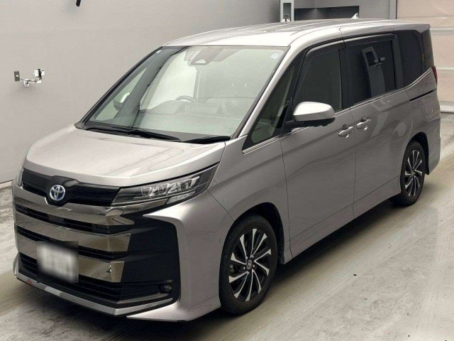TOYOTA NOAH — фото