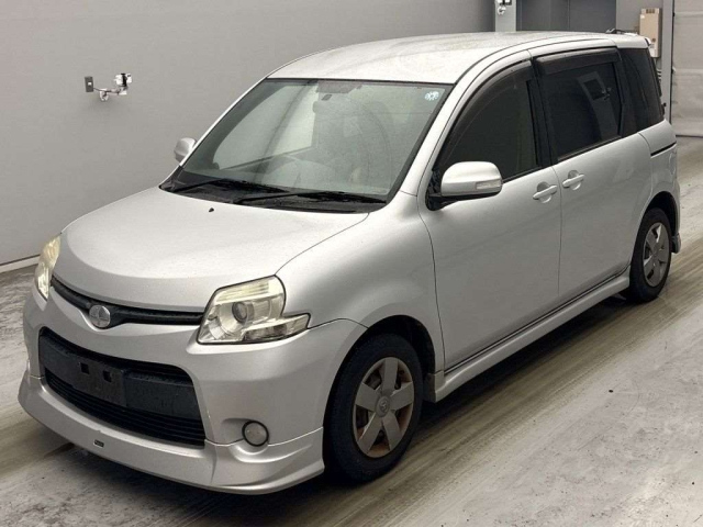 TOYOTA SIENTA — фото