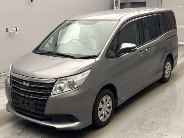 TOYOTA NOAH — фото