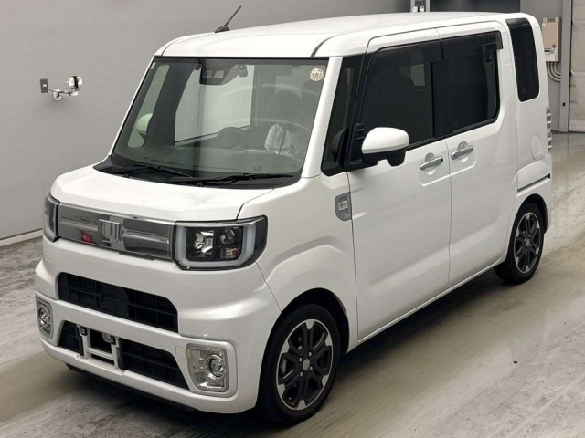 DAIHATSU WAKE — фото