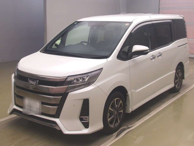 TOYOTA NOAH — фото