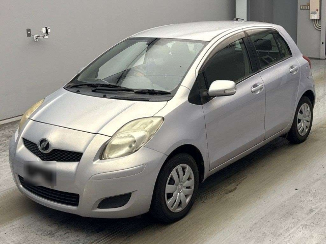 TOYOTA VITZ — фото