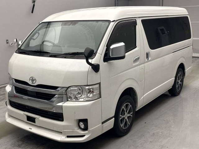 TOYOTA HIACE — фото