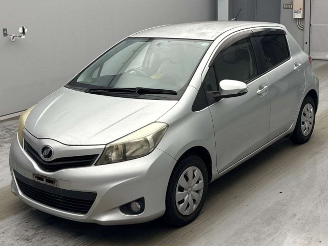 TOYOTA VITZ — фото