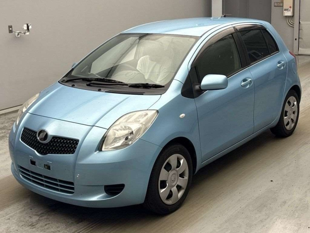 TOYOTA VITZ — фото
