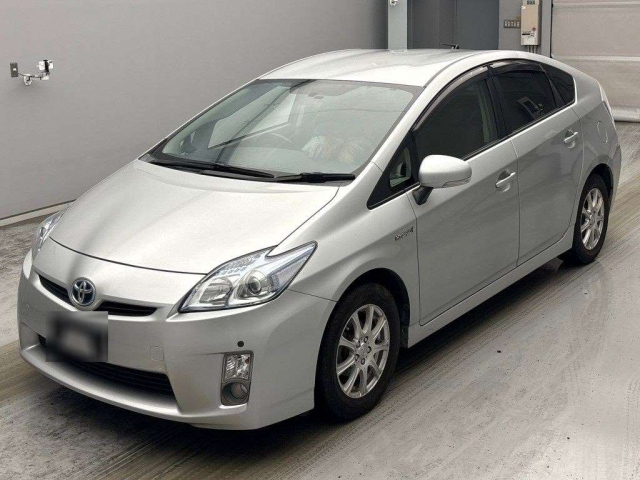 TOYOTA PRIUS — фото