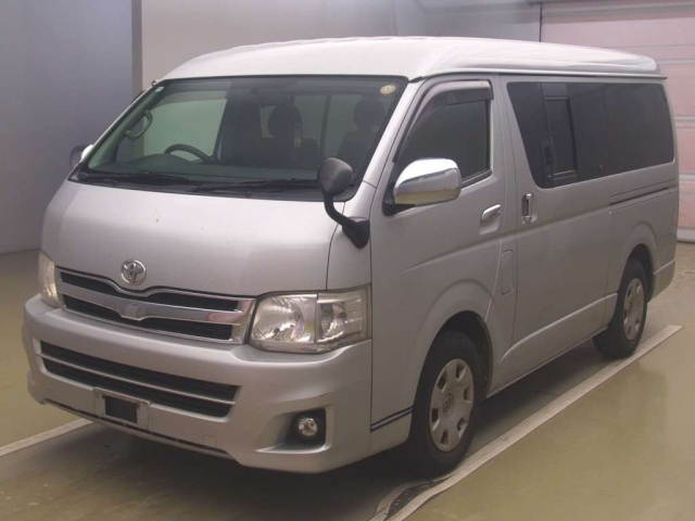 TOYOTA HIACE — фото