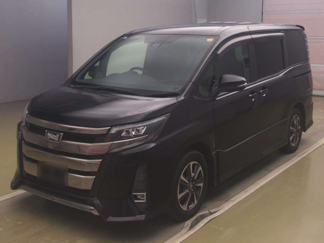 TOYOTA NOAH — фото