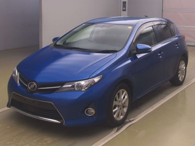 TOYOTA AURIS — фото