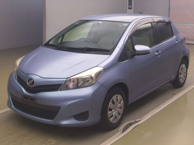 TOYOTA VITZ — фото