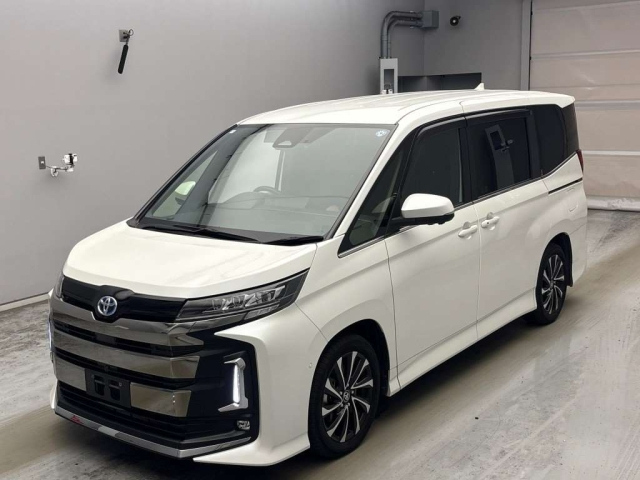 TOYOTA NOAH — фото